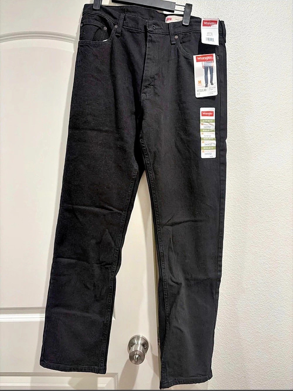 Wrangler Regular Fit Men's Black Jeans Waist 34 x 32 NWT